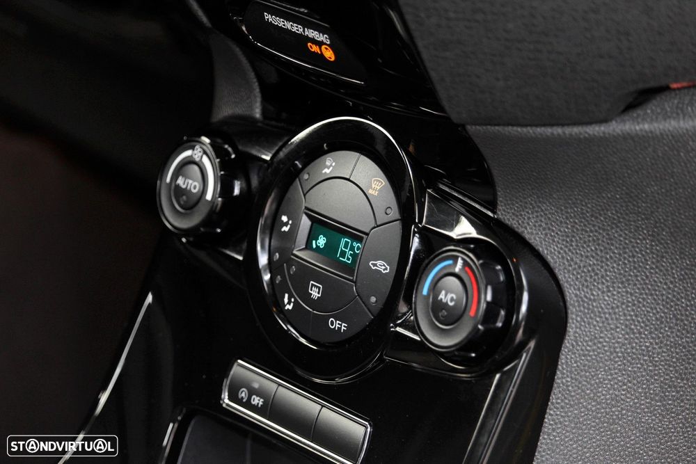 Ford Fiesta 1.0 EcoBoost Titanium - 16