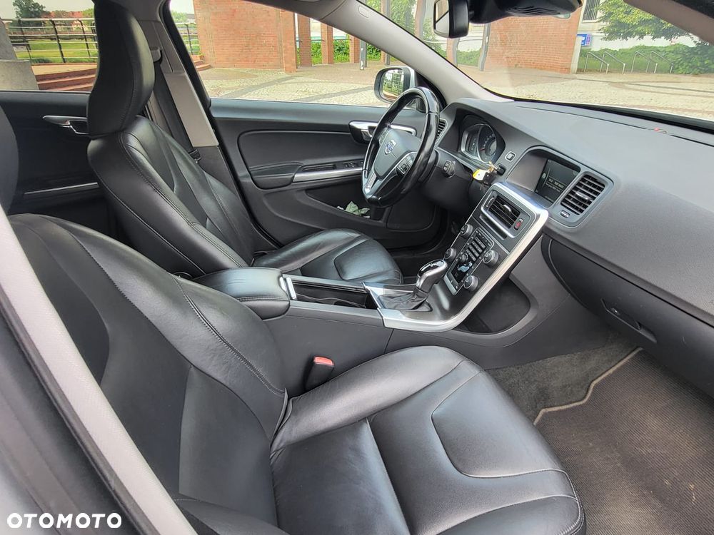Volvo V60 D4 Geartronic Momentum - 17