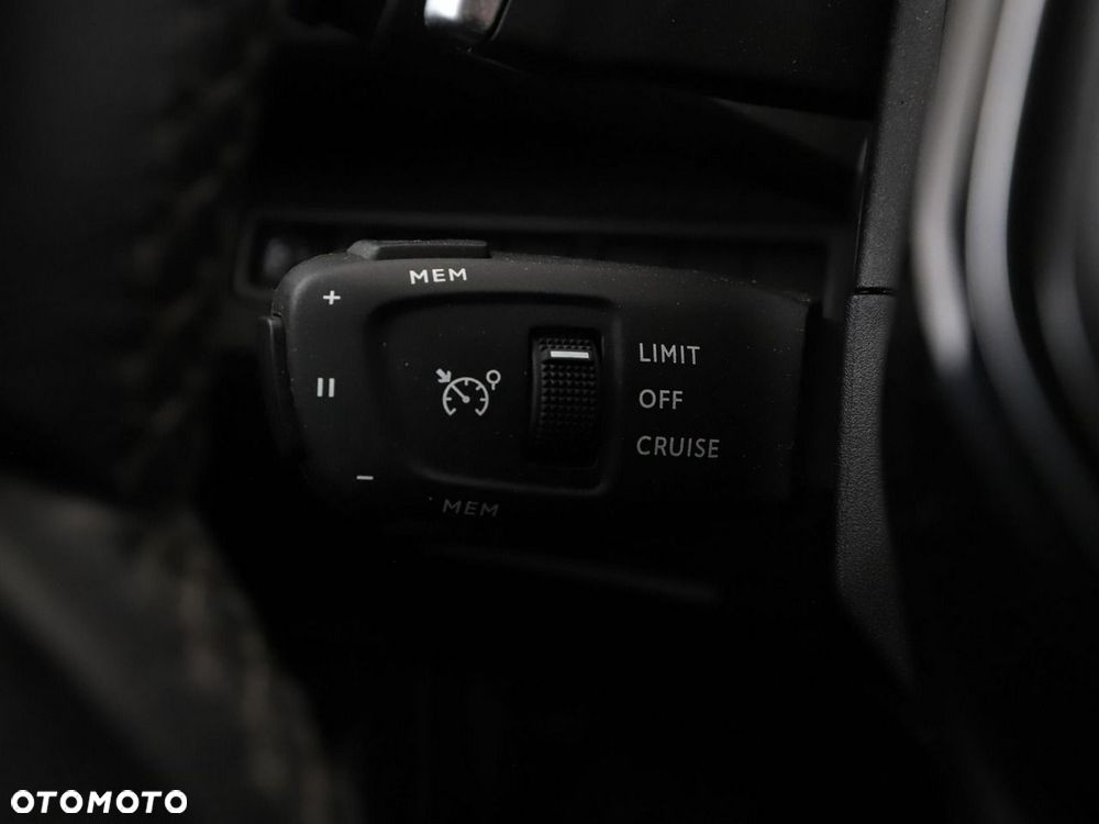 Peugeot 3008 225 e-EAT8 Allure - 36