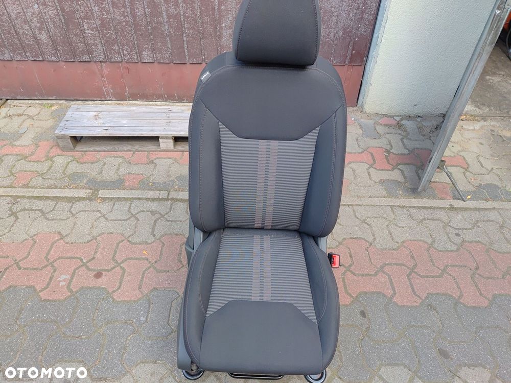 FORD KA PLUS FOTEL PRAWY PASAŻERA GRZANY 17- - 1