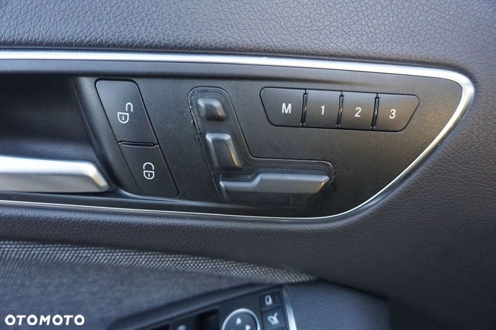 Mercedes-Benz GLA 200 7G-DCT Urban - 7