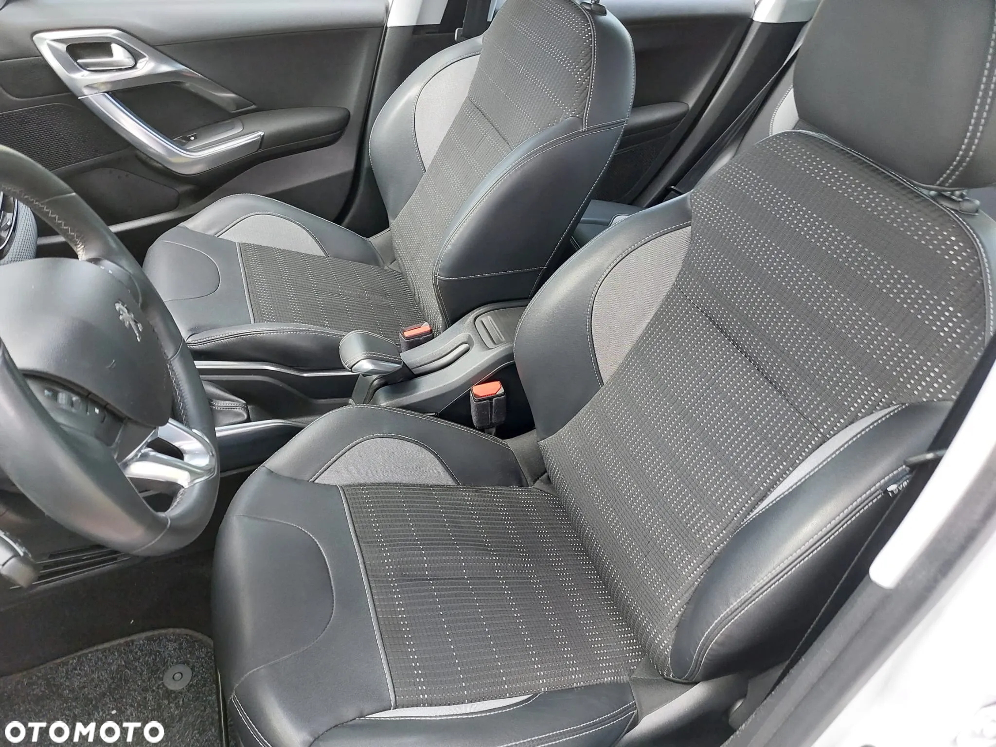 Peugeot 2008 PureTech 82 Allure - 34