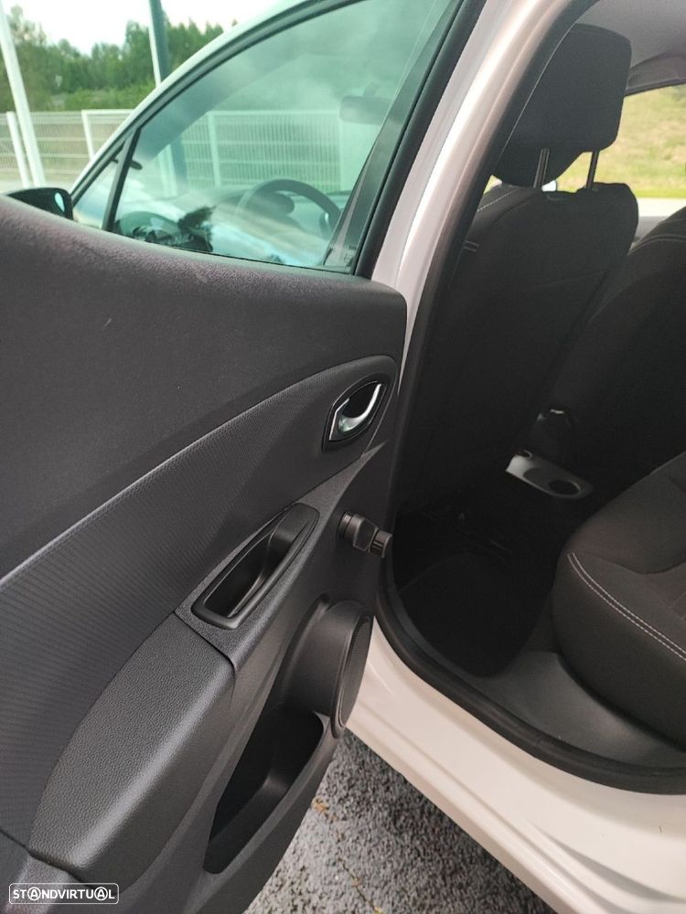 Renault Clio 0.9 TCe Limited - 28