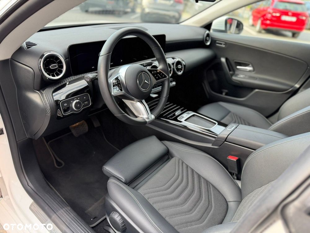 Mercedes-Benz CLA 200 Progressive 7G-DCT - 6
