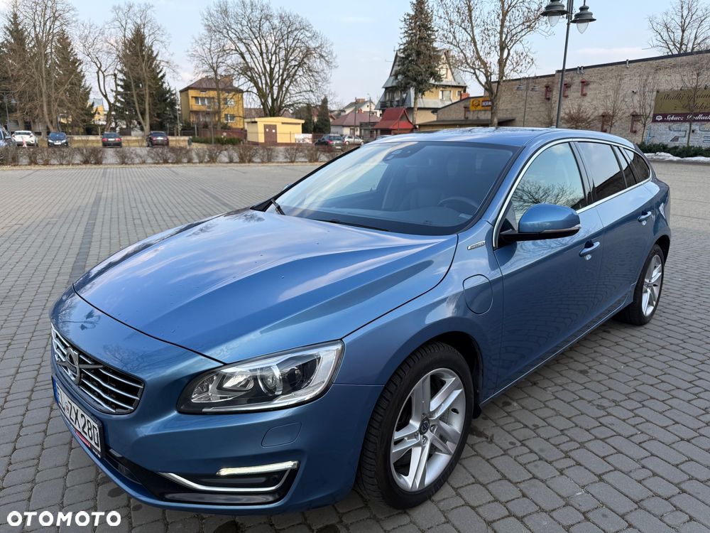 Volvo V60 D6 AWD Plug-in Hybrid Momentum - 32
