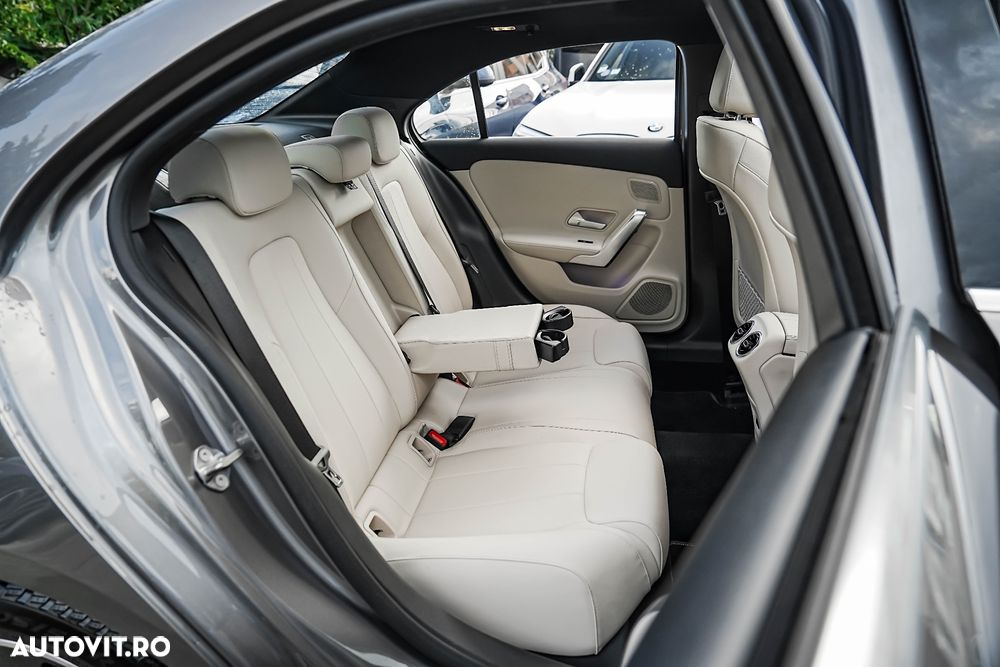 Mercedes-Benz A 200 Sedan 7G-DCT Style - 13