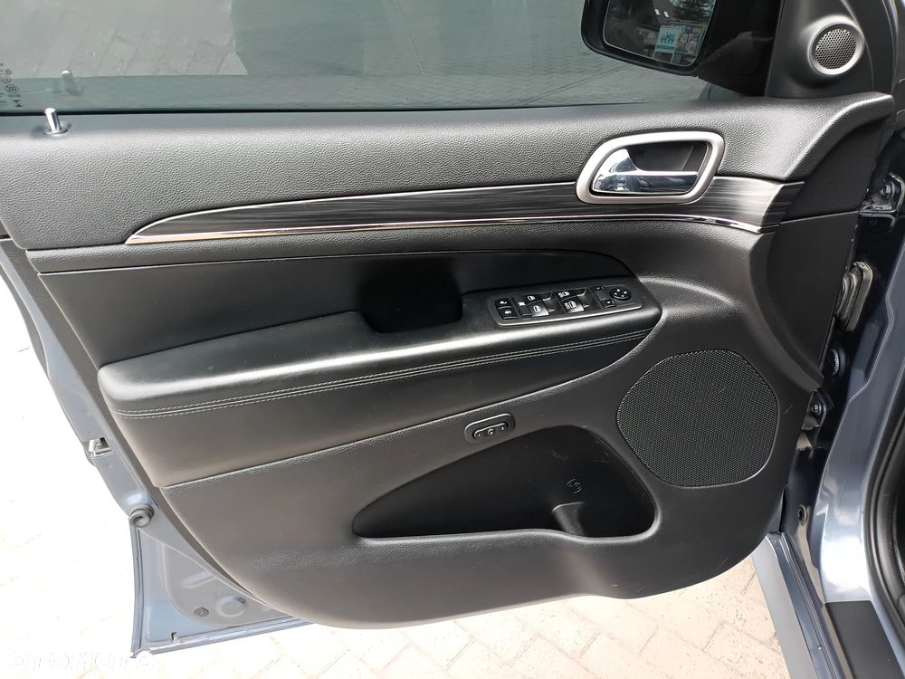 Jeep Grand Cherokee - 13