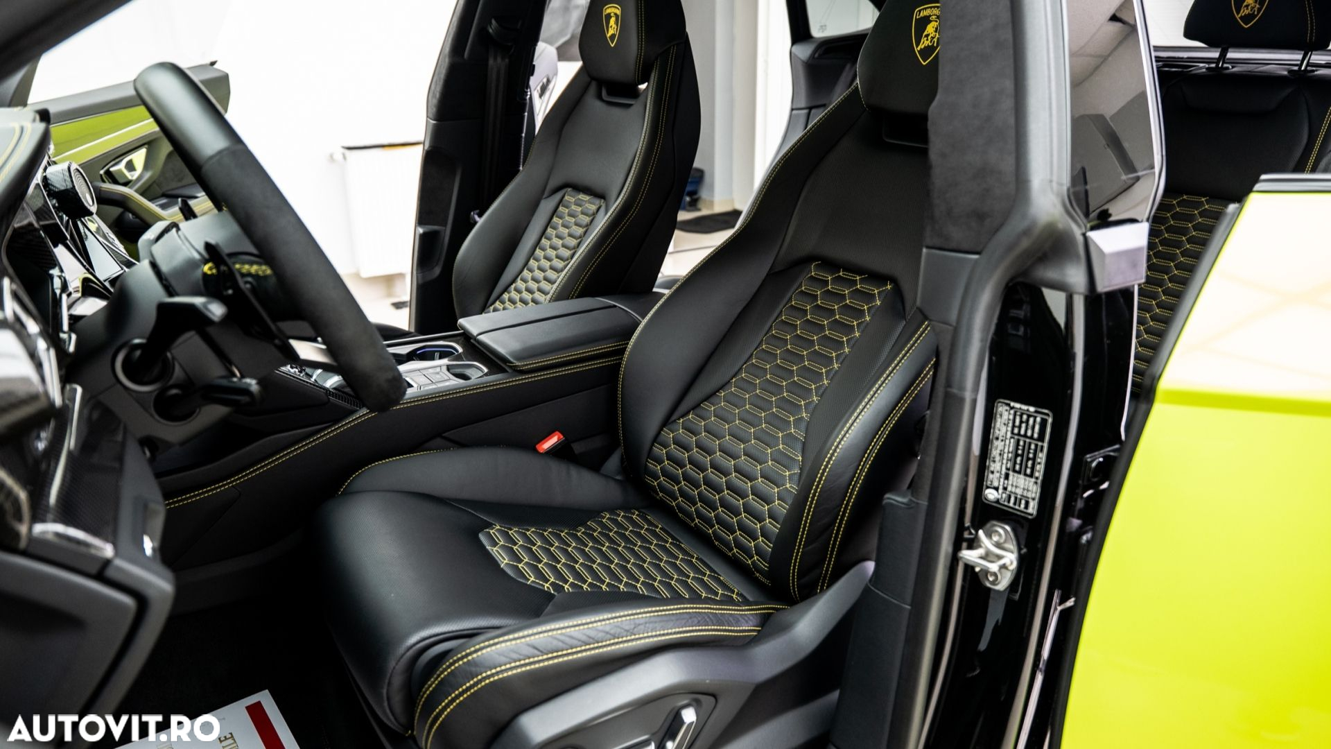 Lamborghini URUS Standard - 13