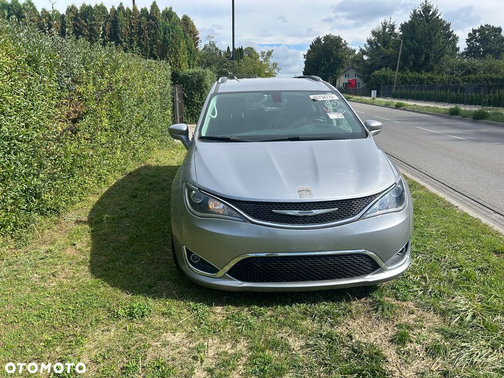 Chrysler Pacifica - 10