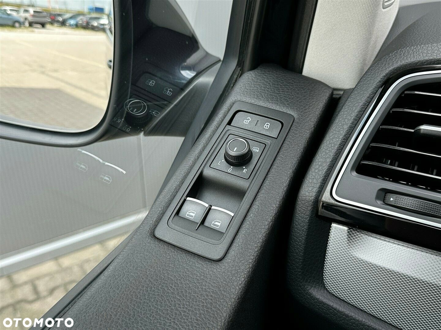 Volkswagen Caravelle - 18