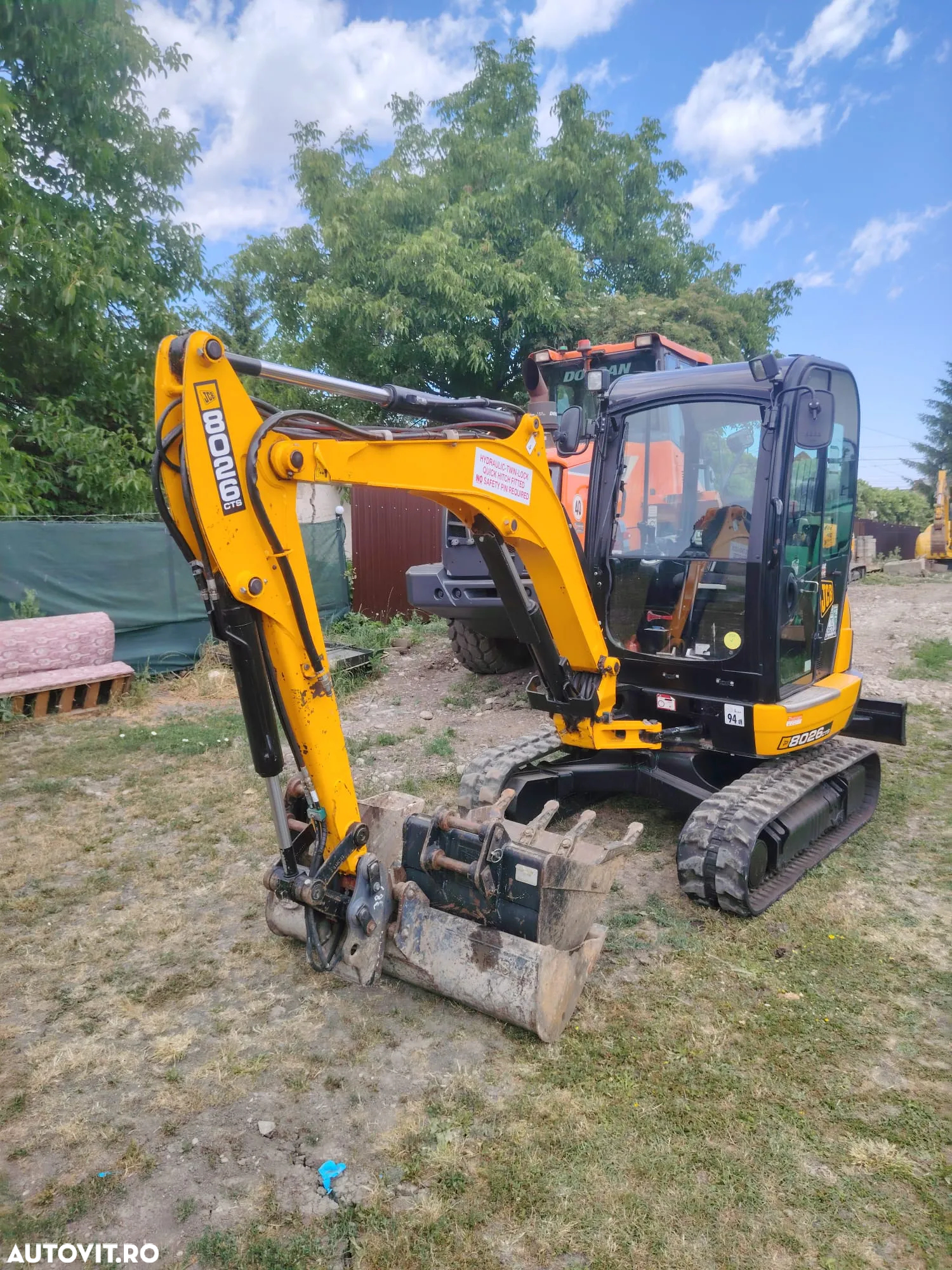 JCB 8026 - 6