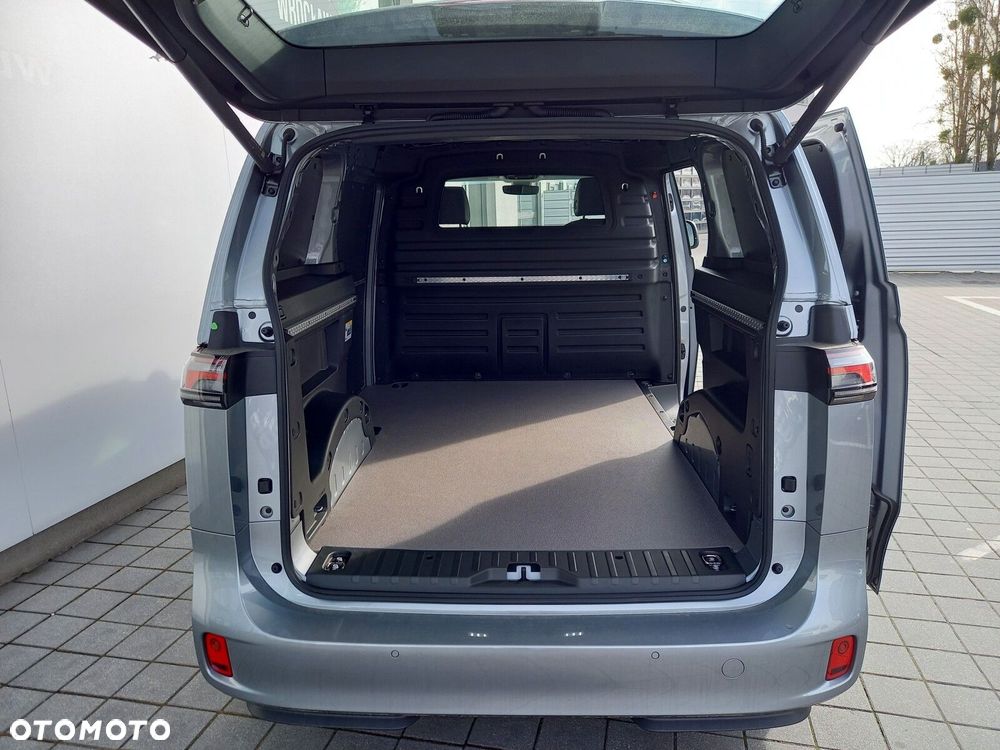 Volkswagen ID. Buzz Cargo 150 kW (204 PS) / skrzynia biegów: automatyczna 1 biegowa rozstaw osi: 2988 mm - 15