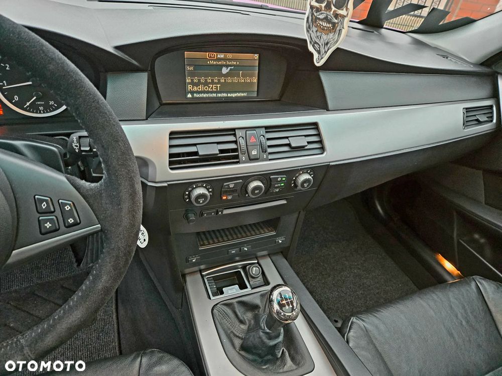 BMW Seria 5 525i Touring - 24