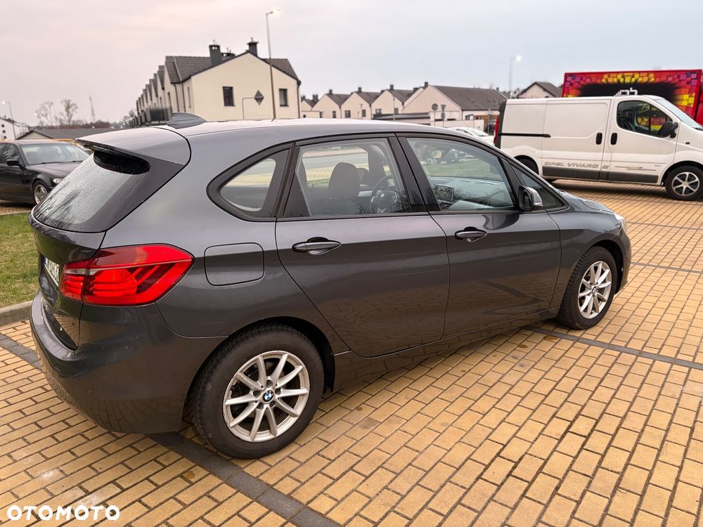 BMW Seria 2 216d - 9