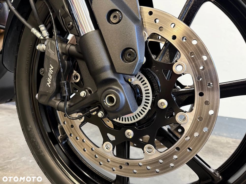 Suzuki V-STROM - 11