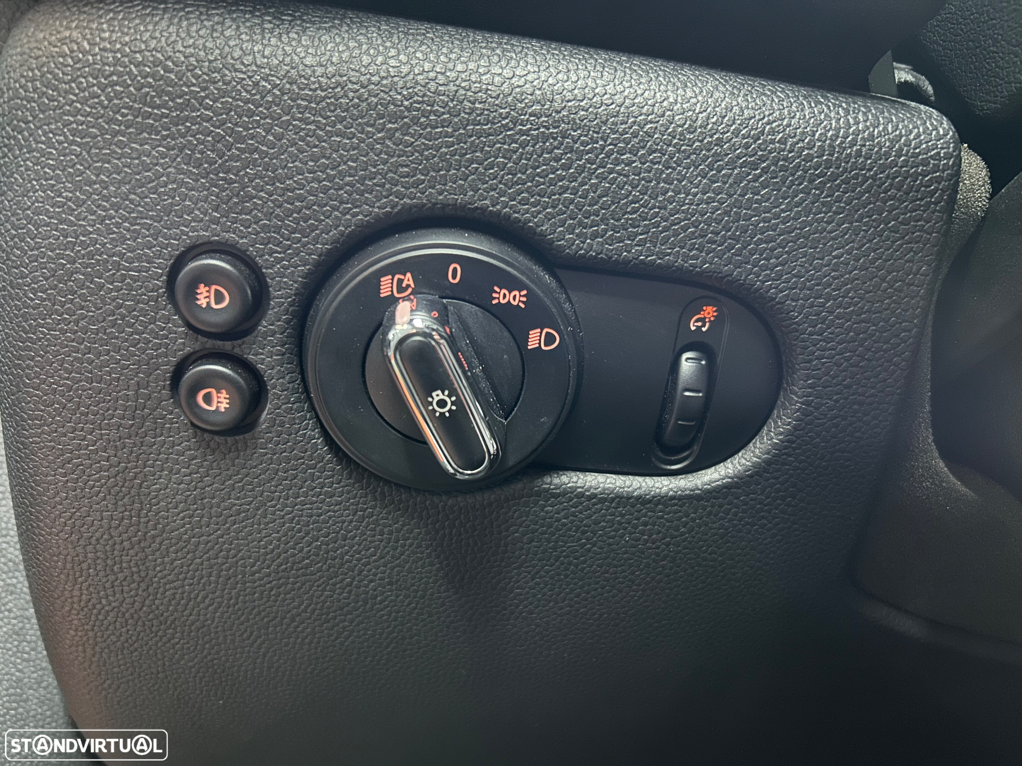 MINI 5 Portas Cooper D Auto - 44
