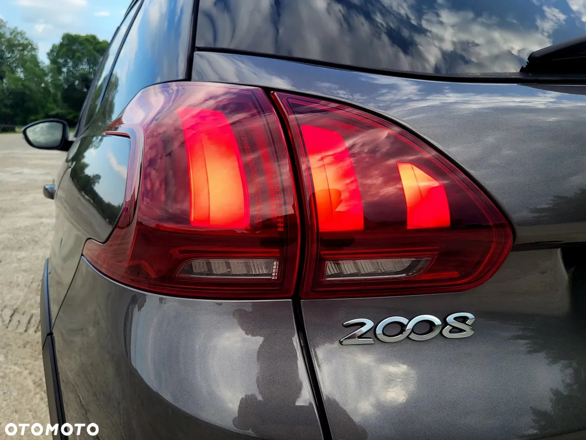 Peugeot 2008 1.2 Pure Tech GPF Signature S&S - 29