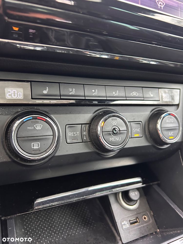 Skoda Superb 2.0 TDI Sportline DSG - 26