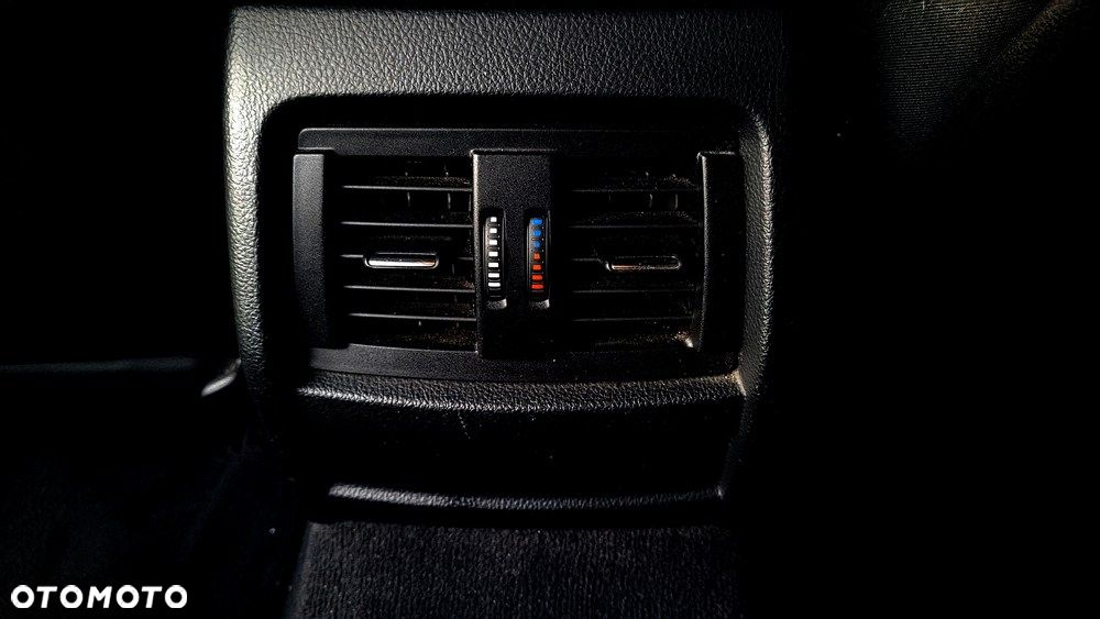 BMW Seria 3 320d Sport Line - 32