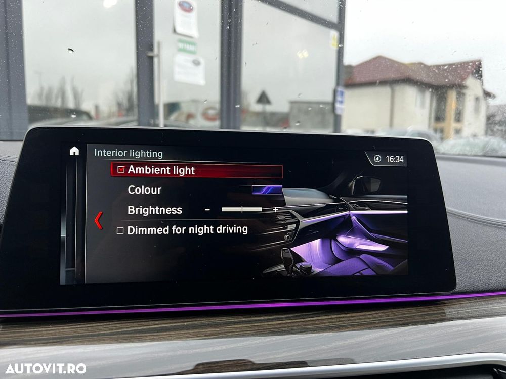 BMW Seria 5 520d xDrive AT - 34