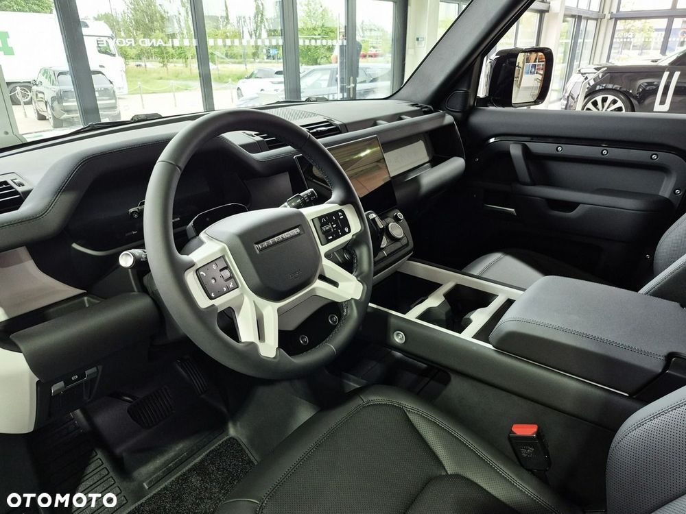 Land Rover Defender - 13