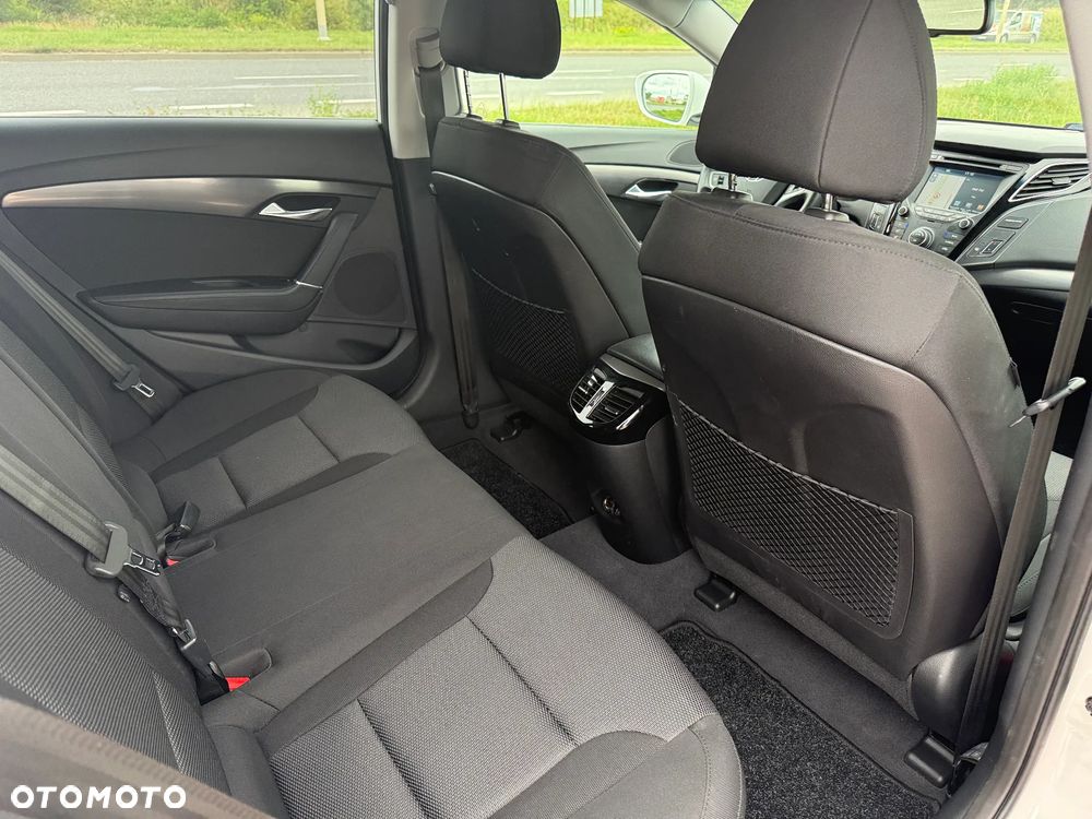 Hyundai i40 Kombi 1.7 CRDi Premium - 10