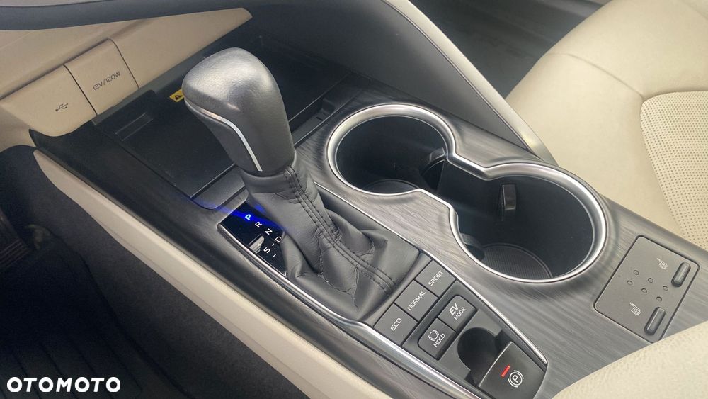 Toyota Camry 2.5 Hybrid Executive CVT - 18
