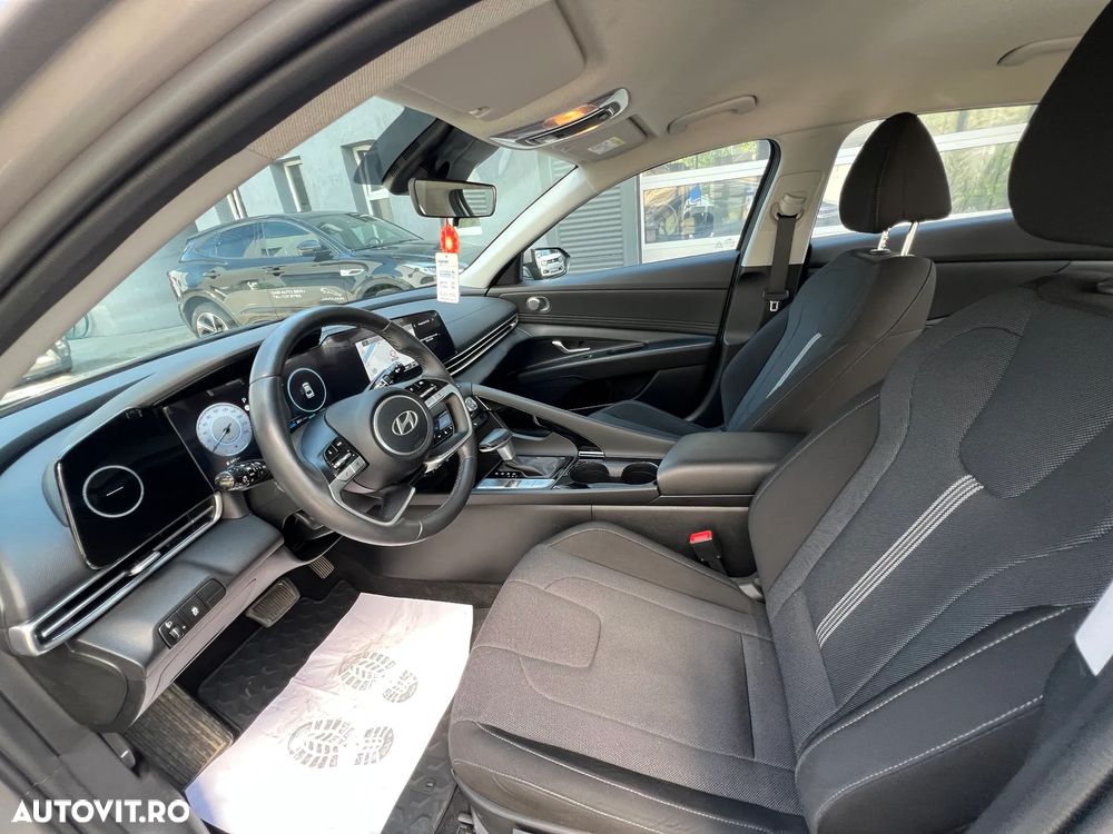 Hyundai Elantra 1.6 l 123 CP CVT Highway - 13