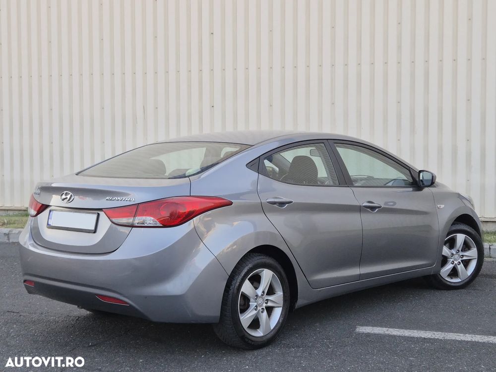 Hyundai Elantra 1.6 MPi - 11