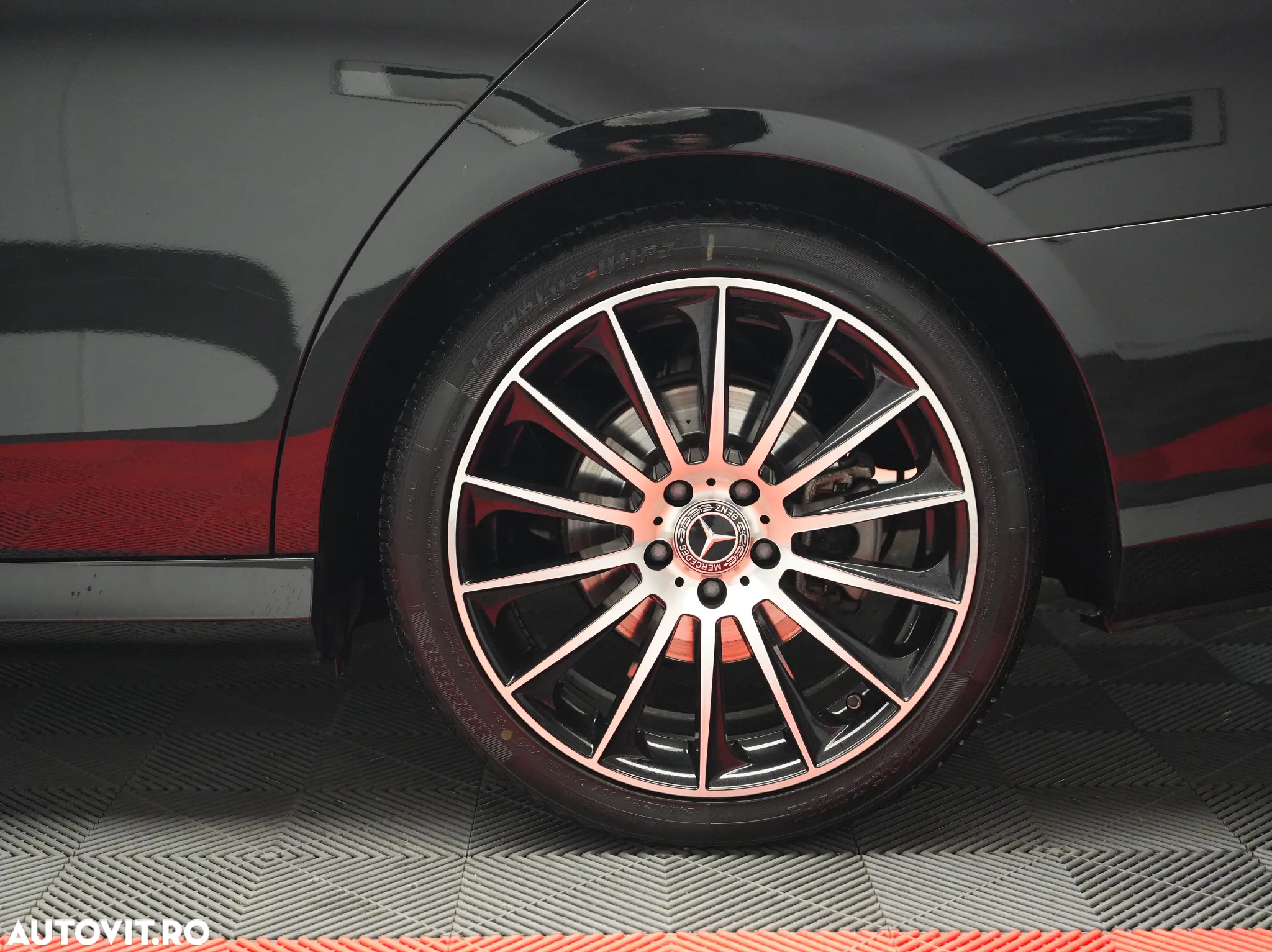 Mercedes-Benz E 200 d 9G-TRONIC AMG Line - 9
