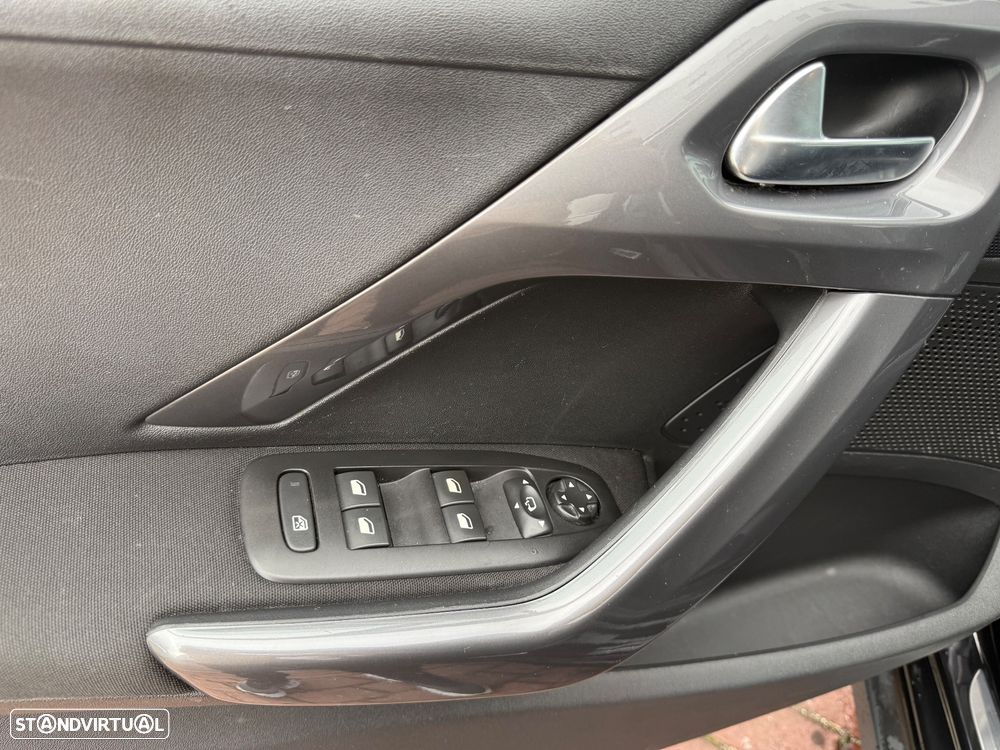 Peugeot 2008 1.2 PureTech Style - 22