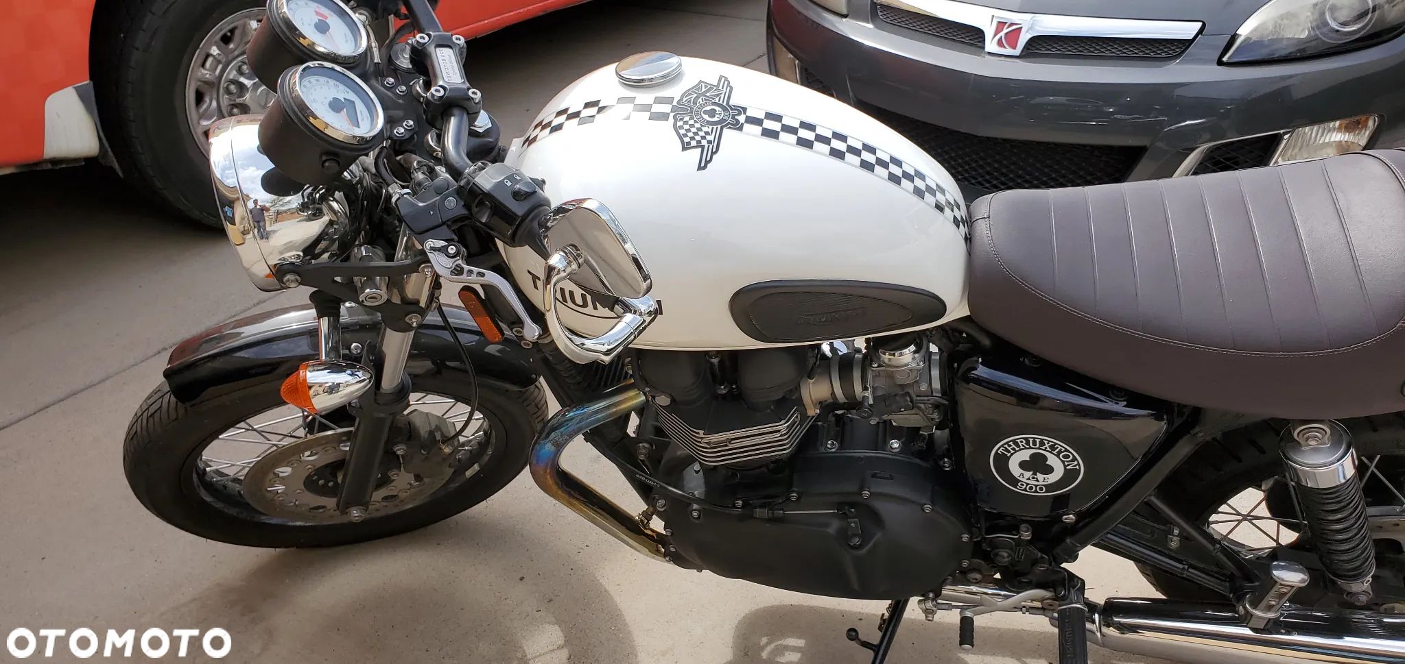 Triumph Thruxton - 1