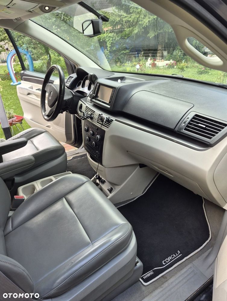 Volkswagen Routan - 5