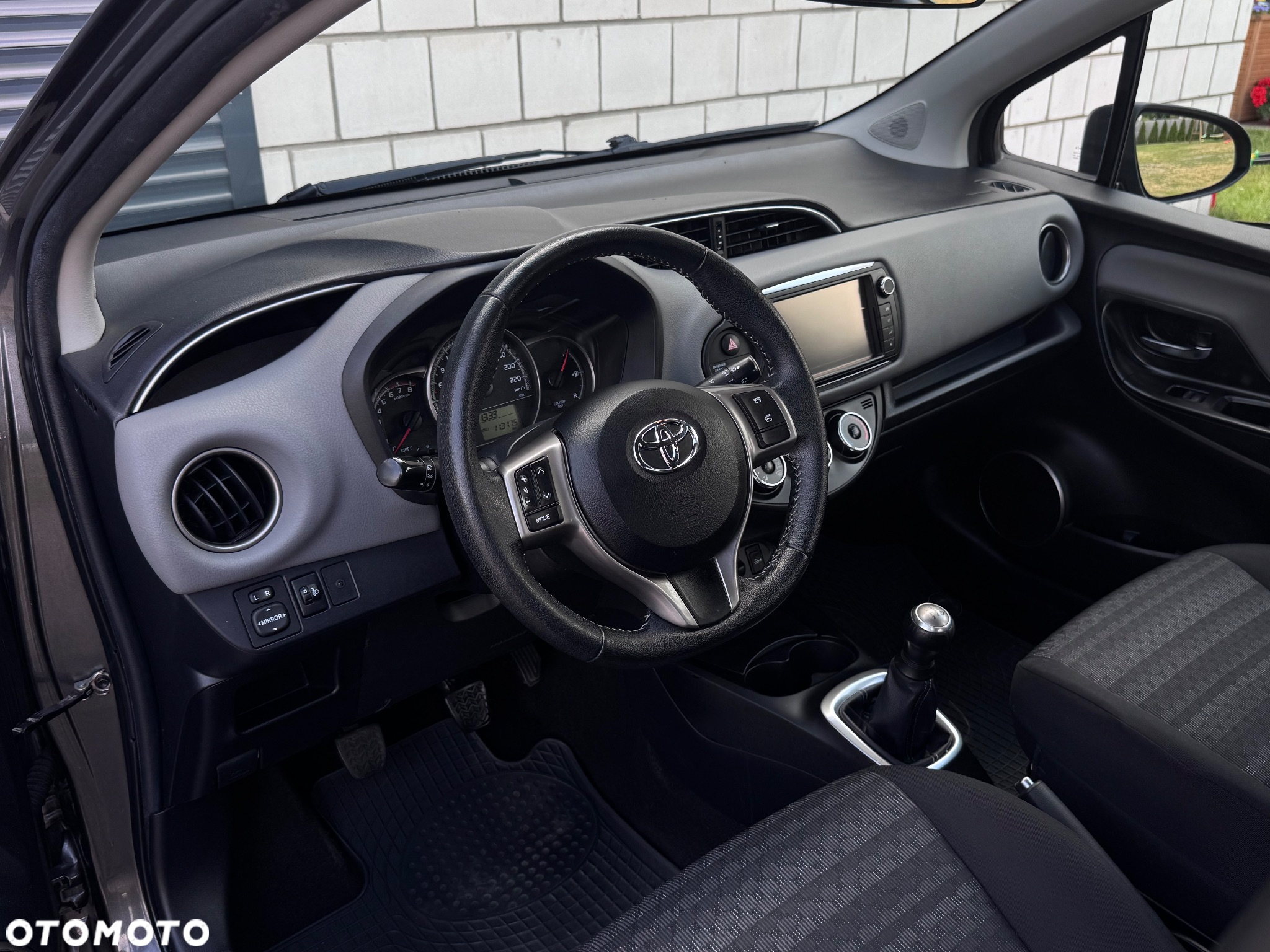 Toyota Yaris 1.0 Premium - 24