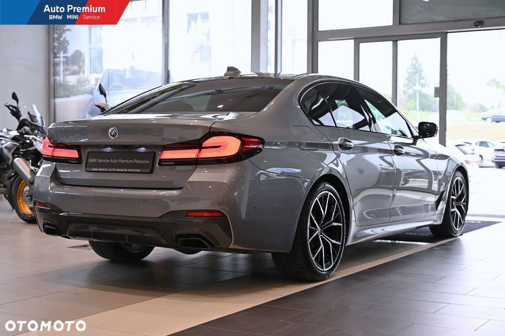 BMW Seria 5 530d xDrive mHEV - 18