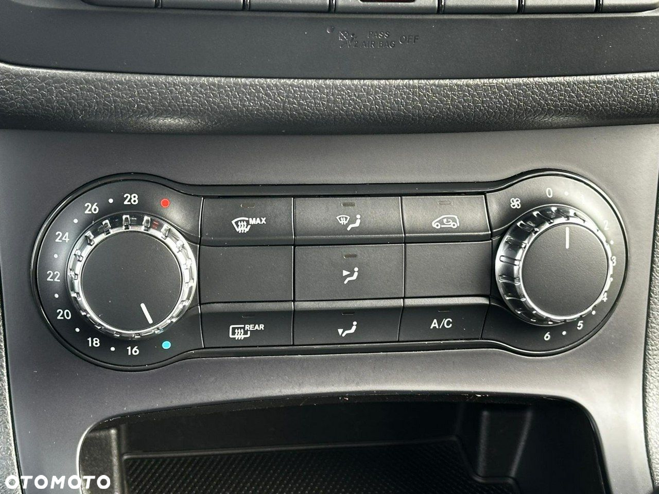 Mercedes-Benz Klasa B 200 UrbanStyle Edition - 26