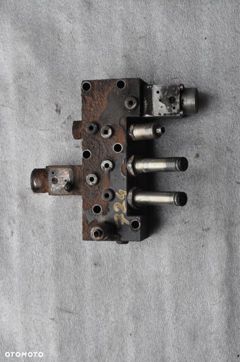 ROZDZIELACZ ELEKTROZAWÓR FENDT 724 - 1