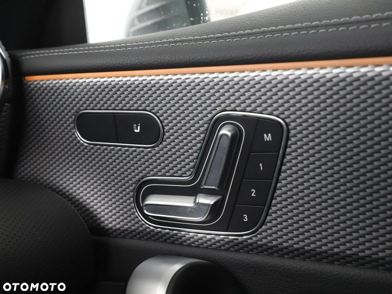 Mercedes-Benz CLA 250 E Progressive 8G-DCT - 35
