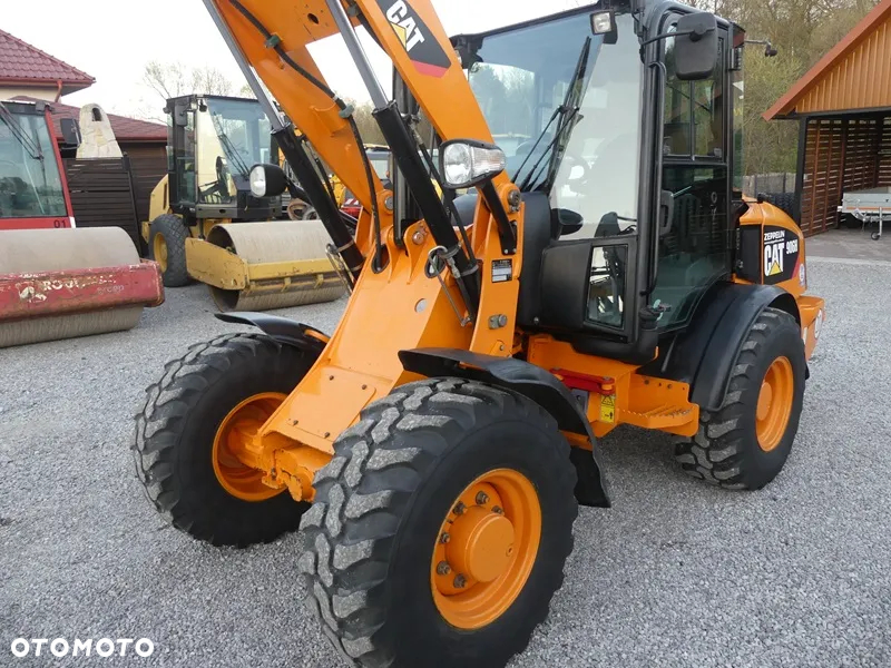 Caterpillar CAT 906H / Z Niemiec / 6424mtg / - 32