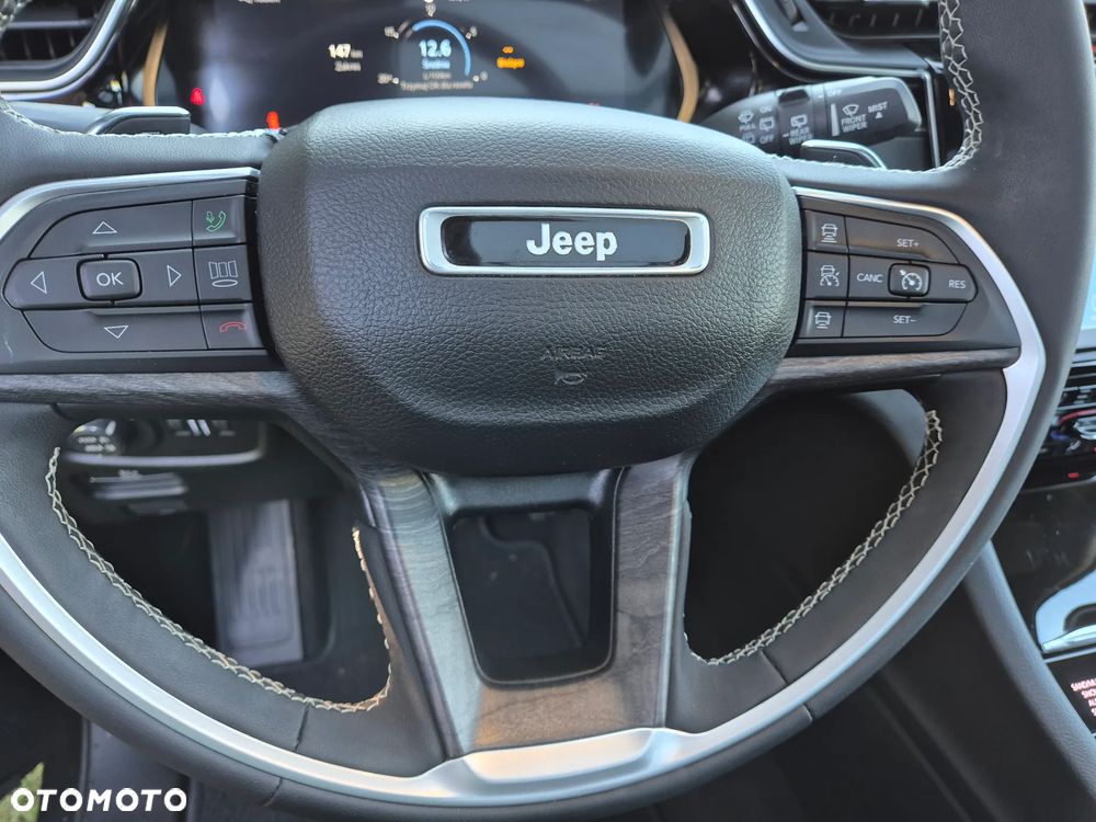 Jeep Grand Cherokee - 33