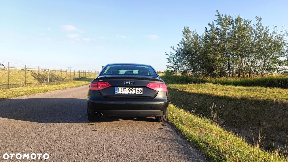 Audi A4 Limousine - 4