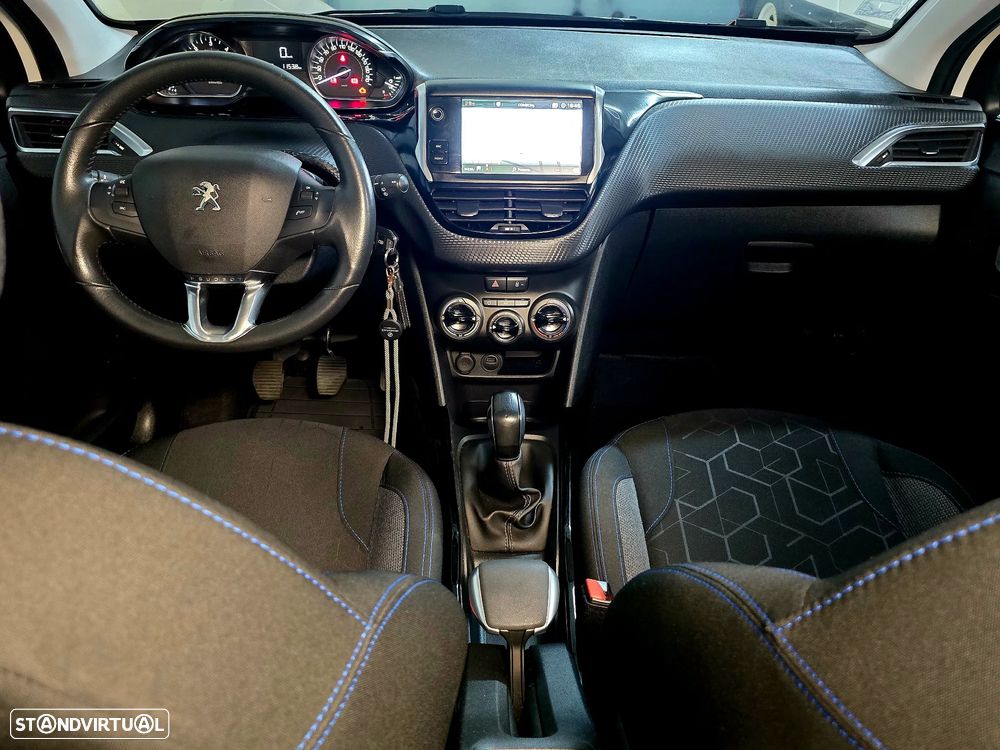 Peugeot 2008 1.5 BlueHDi Signature - 12