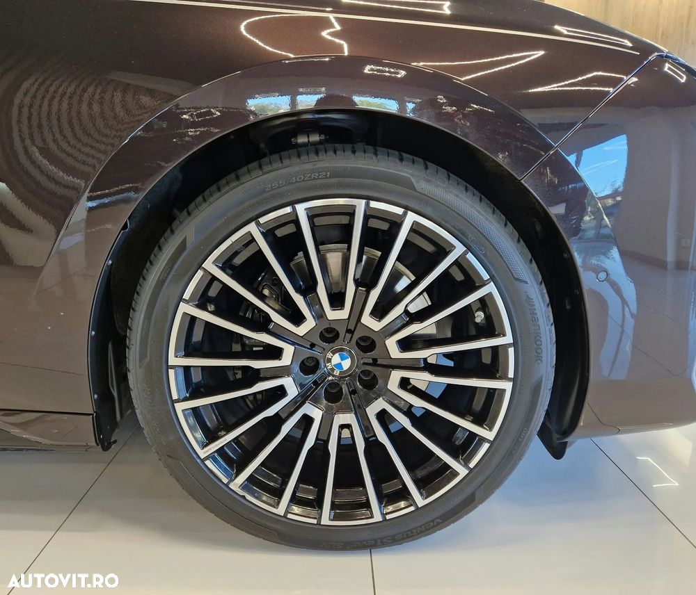 BMW Seria 7 740d xDrive MHEV - 32