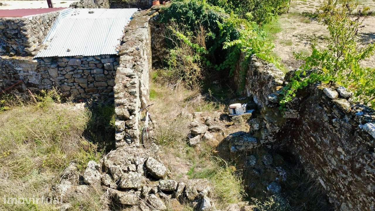 Ruína com terreno em souto de Aguiar da beira - Grande imagem: 2/8