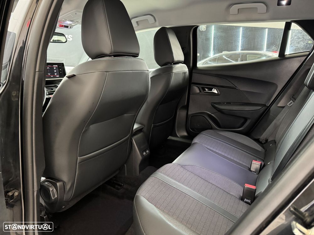 Peugeot 2008 1.2 PureTech Allure EAT8 - 4