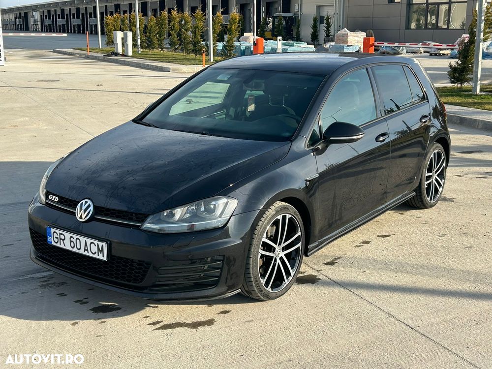 Volkswagen Golf - 1