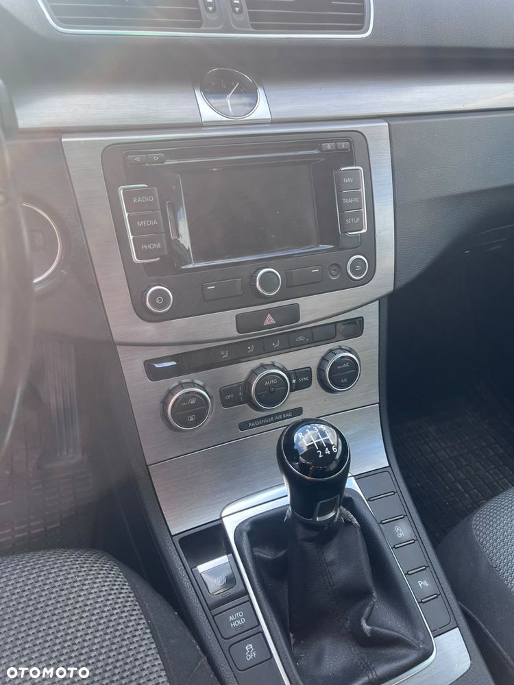Volkswagen Passat 1.6 TDI Comfortline - 5