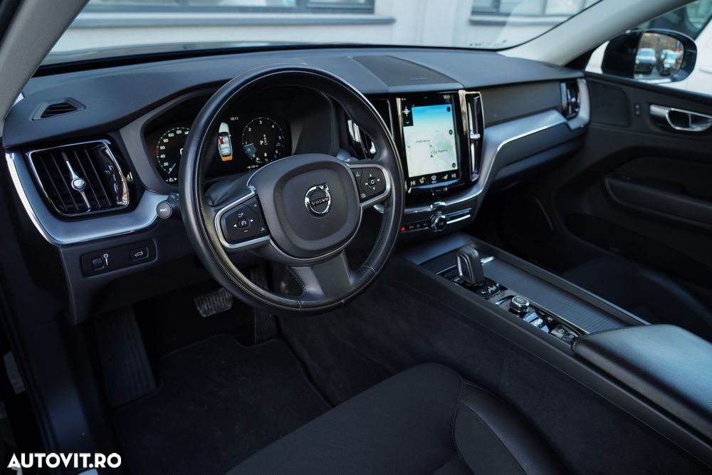 Volvo XC 60 B4 MHEV AT8 AWD Momentum Pro - 12