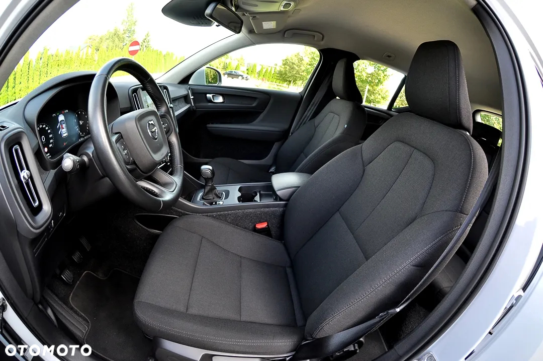 Volvo XC 40 T2 Momentum Pro - 4