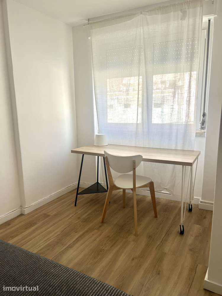 T1 com 33m², mobiliário e localização central - Grande imagem: 3/11